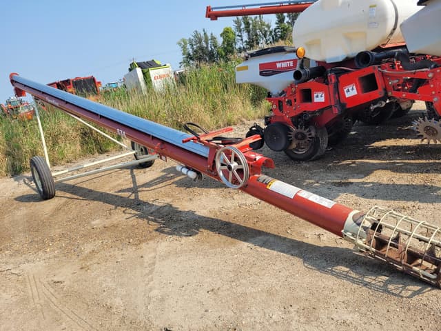 Image of Farm King 834 equipment image 1