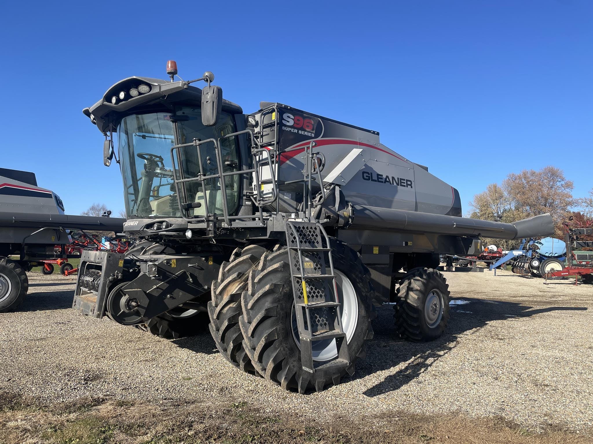 2018 Gleaner S96 Equipment Image0