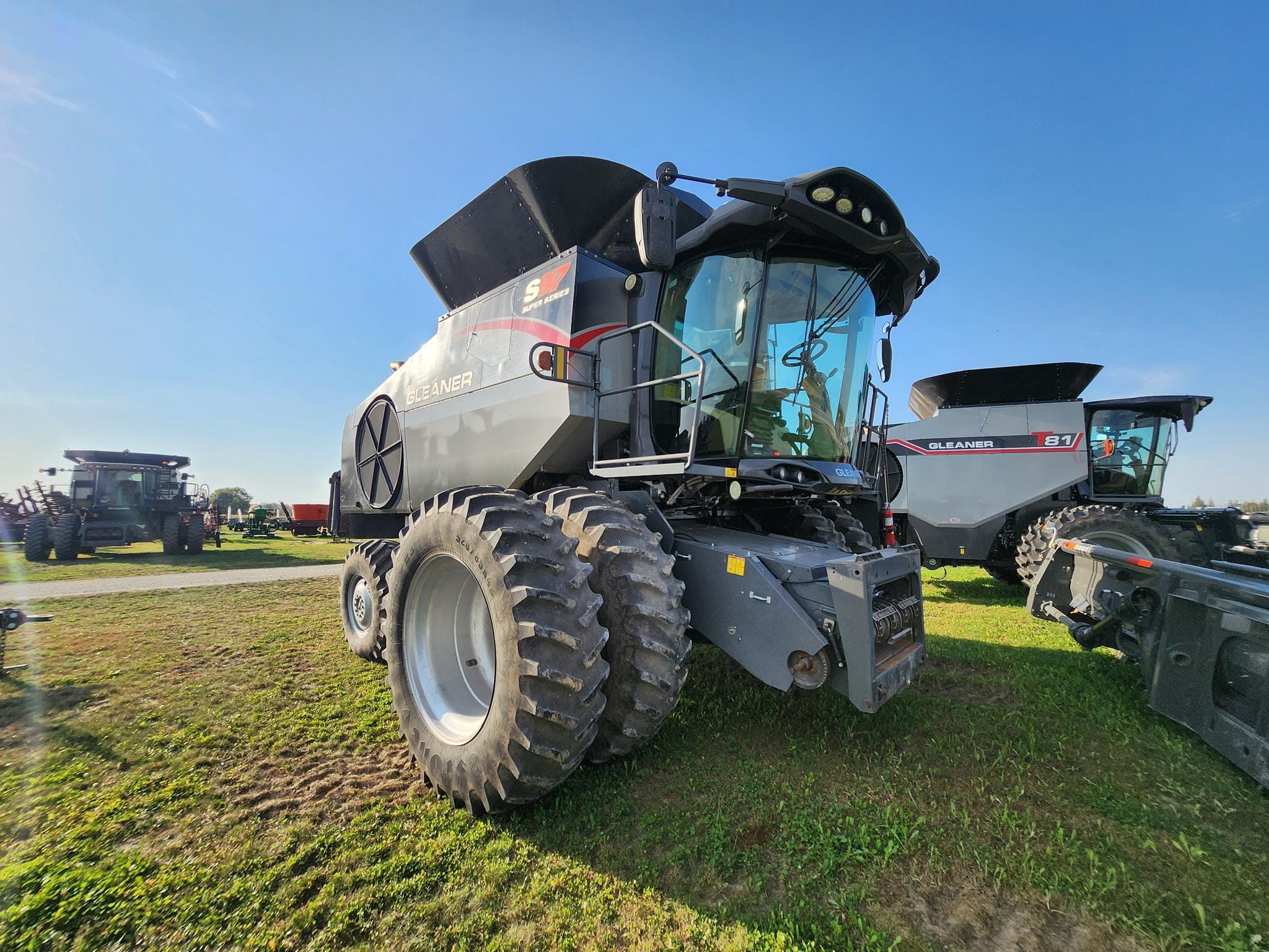 2018 Gleaner S97 Equipment Image0