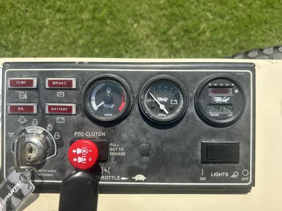 Image of Grasshopper 325D equipment image 4