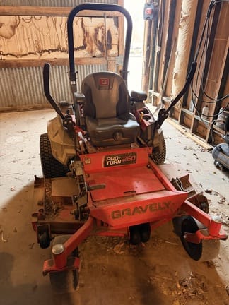 2018 Gravely Pro-Turn 260 Equipment Image0
