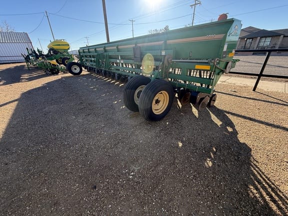 2018 Great Plains 2700 Equipment Image0