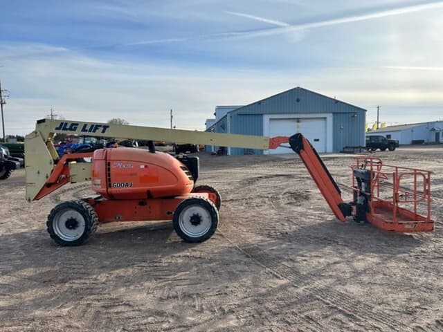 Image of JLG 600AJ equipment image 3