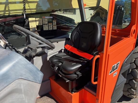 Image of JLG 742 equipment image 2