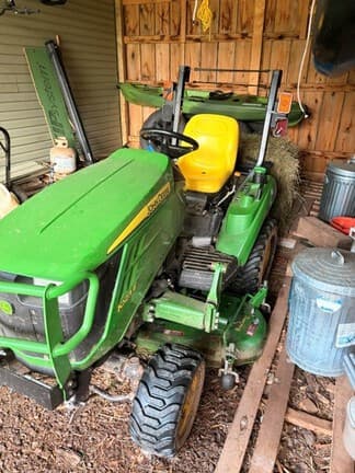 Image of John Deere 1023E equipment image 2