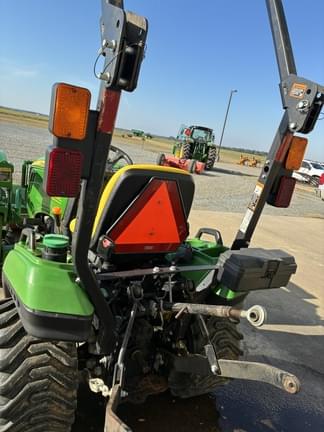 Image of John Deere 1023E equipment image 4