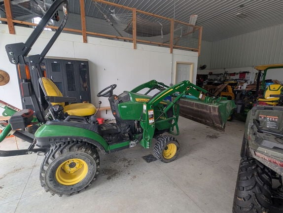 2018 John Deere 1025R Equipment Image0