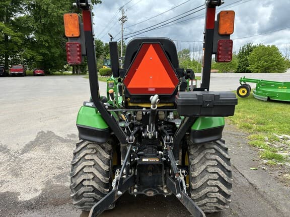 Image of John Deere 1025R equipment image 3