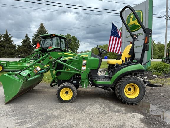 Image of John Deere 1025R equipment image 1