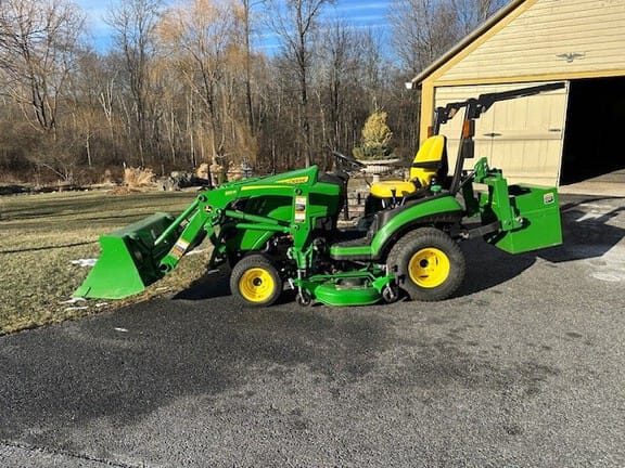2018 John Deere 1025R Equipment Image0