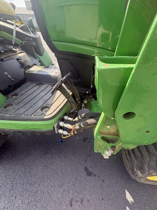 Image of John Deere 1025R equipment image 4
