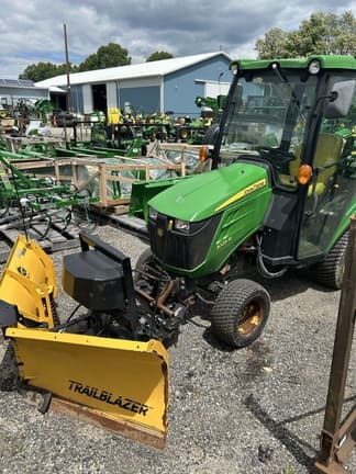 Image of John Deere 1025R equipment image 3