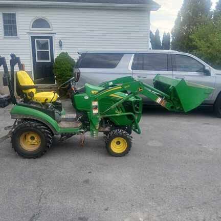 2018 John Deere 1025R Equipment Image0