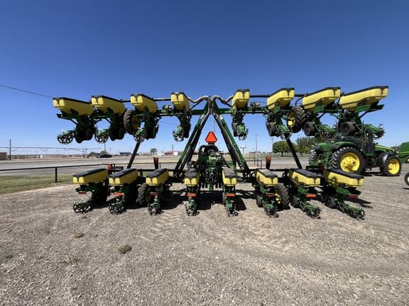 Image of John Deere 1725 equipment image 3