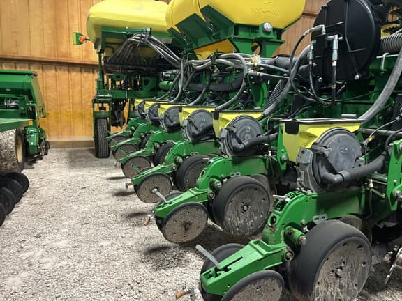 Image of John Deere 1775 equipment image 2