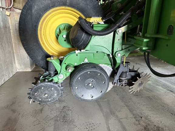 Image of John Deere 1775 equipment image 3
