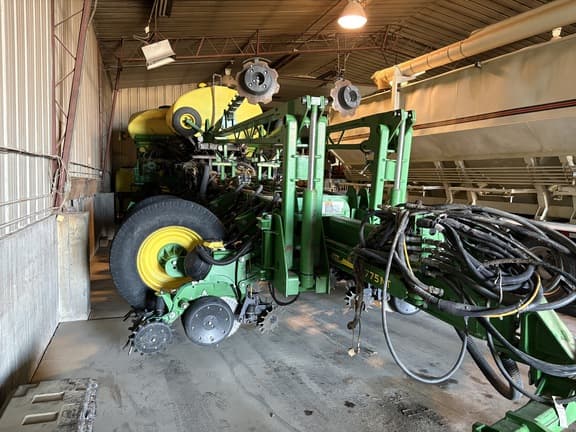 Image of John Deere 1775 equipment image 1