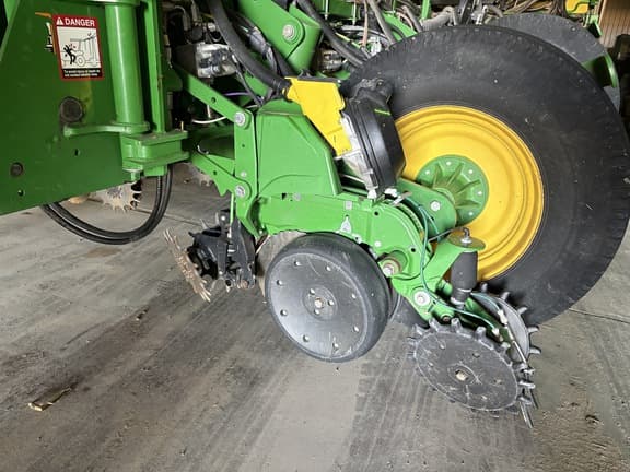 Image of John Deere 1775 equipment image 2