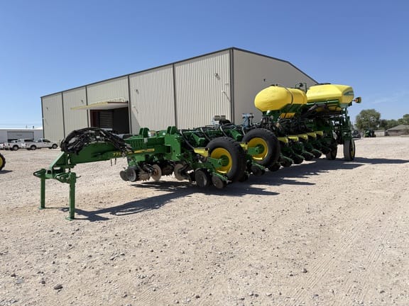 2018 John Deere 1775 Equipment Image0