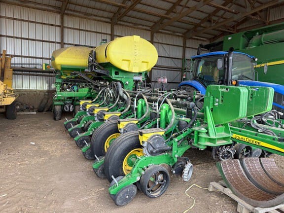 2018 John Deere 1775 Equipment Image0