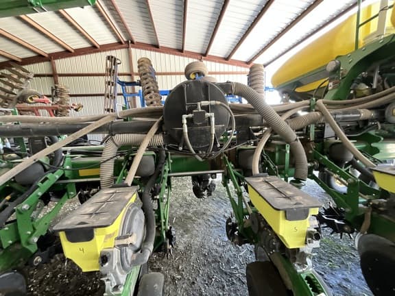 Image of John Deere 1775 equipment image 2