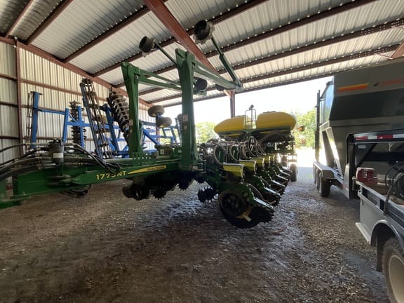 2018 John Deere 1775 Equipment Image0