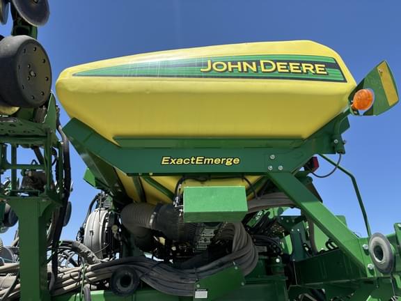 Image of John Deere 1795 equipment image 4