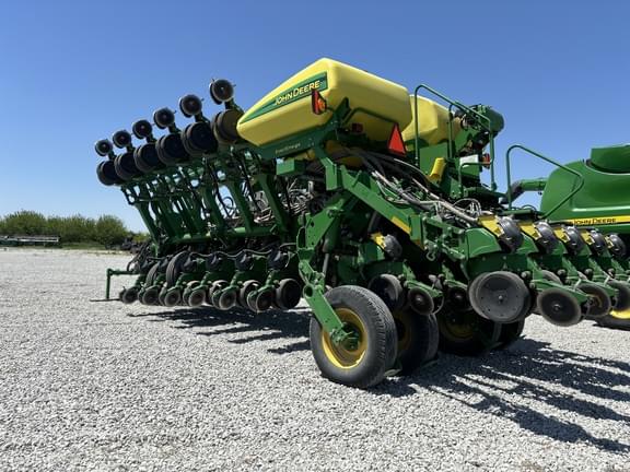 Image of John Deere 1795 equipment image 2