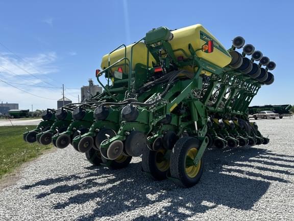 Image of John Deere 1795 equipment image 3