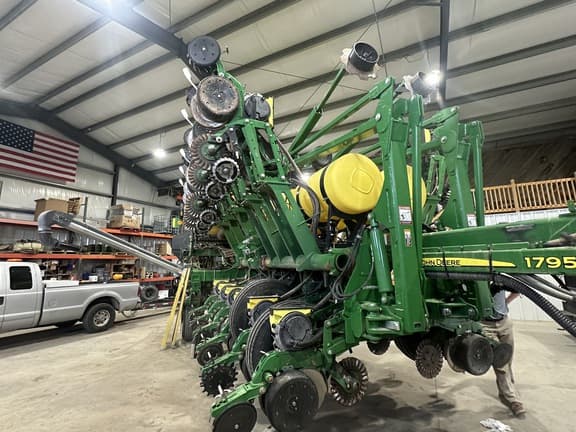 Image of John Deere 1795 equipment image 3