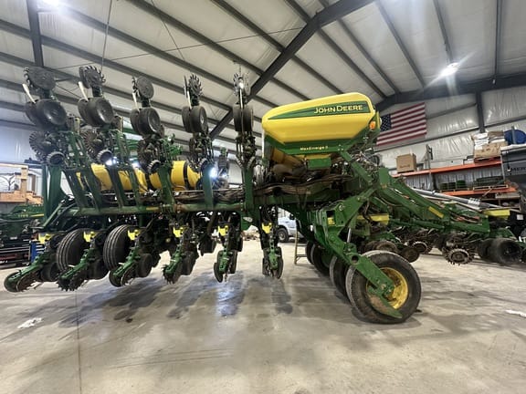 2018 John Deere 1795 Equipment Image0