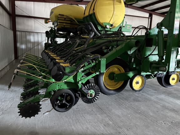 Image of John Deere 1795 equipment image 3