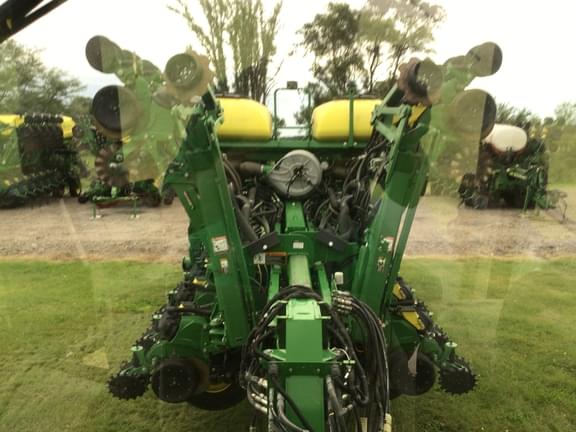 Image of John Deere 1795 equipment image 1