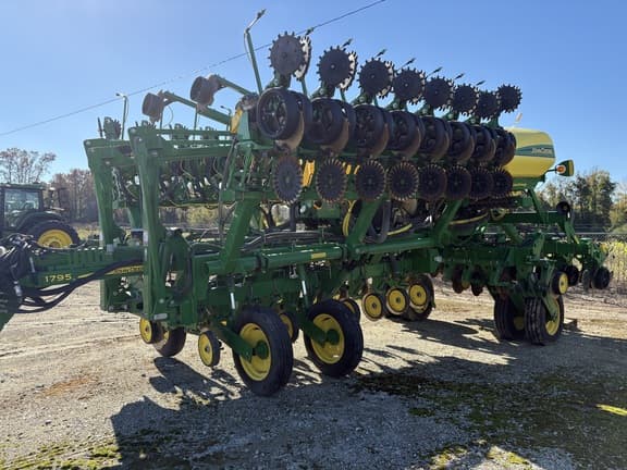 Image of John Deere 1795 equipment image 1