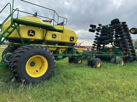 2018 John Deere 1890 Equipment Image0