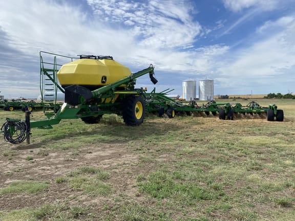 2018 John Deere 1890 Equipment Image0