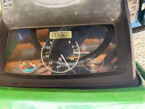 Image of John Deere 2025R equipment image 2