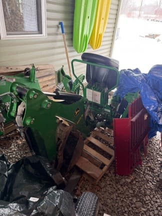Image of John Deere 2025R equipment image 3