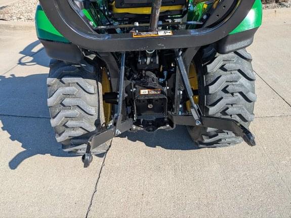 Image of John Deere 2025R equipment image 1