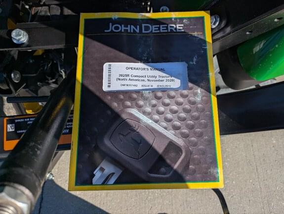 Image of John Deere 2025R equipment image 2