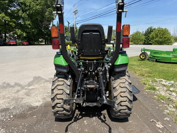 Image of John Deere 2025R equipment image 3