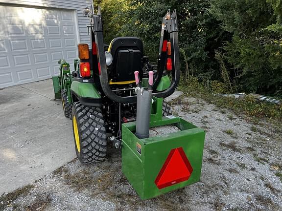 Image of John Deere 2025R equipment image 3