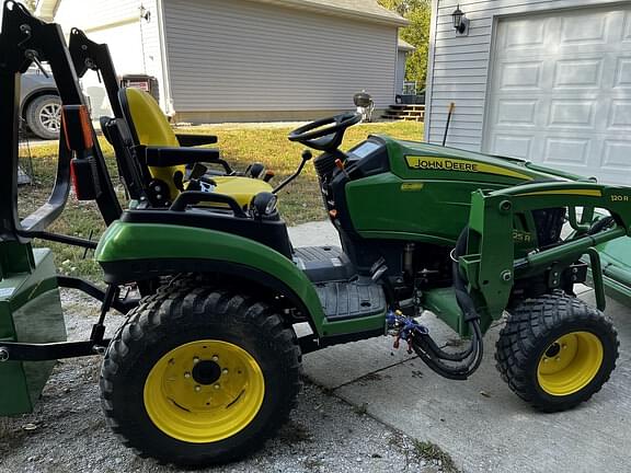 Image of John Deere 2025R equipment image 2