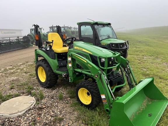 Image of John Deere 2025R equipment image 4