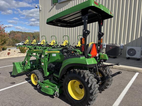 Image of John Deere 2032R equipment image 2