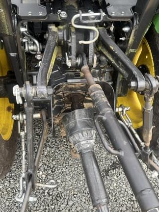 Image of John Deere 2032R equipment image 4
