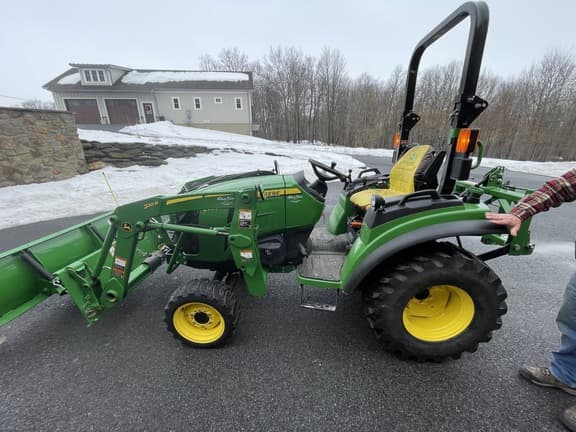 Image of John Deere 2038R equipment image 3