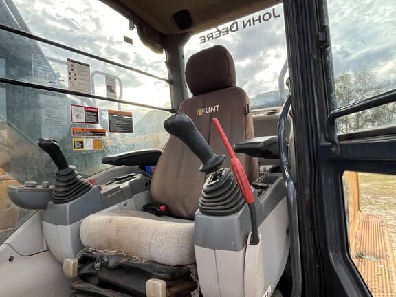 Image of John Deere 210G LC equipment image 4