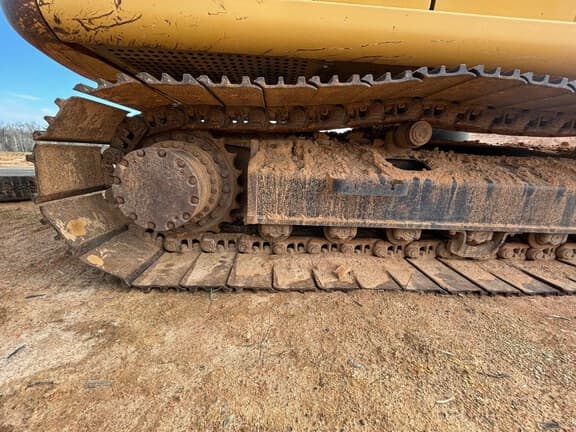 Image of John Deere 210G LC equipment image 3