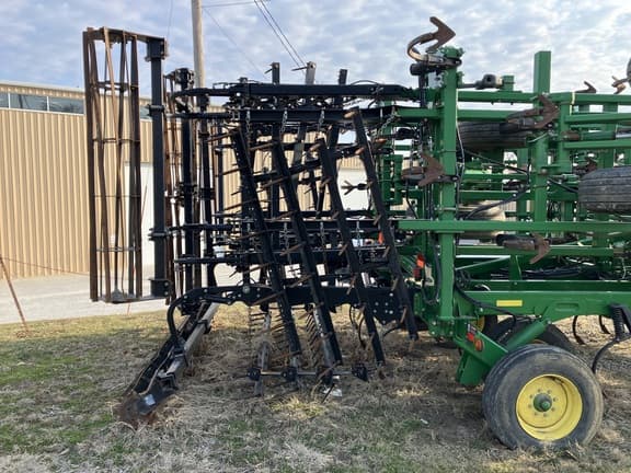 Image of John Deere 2330 equipment image 4